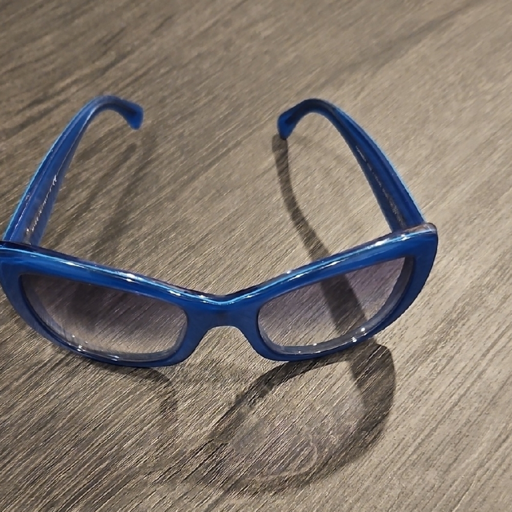 Stylish Blue Cat-Eye Sunglasses